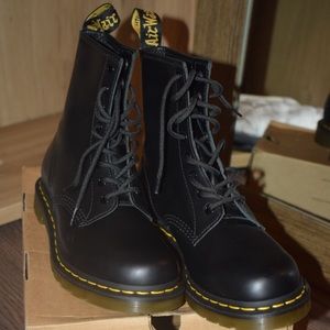 NWOT black dr martens